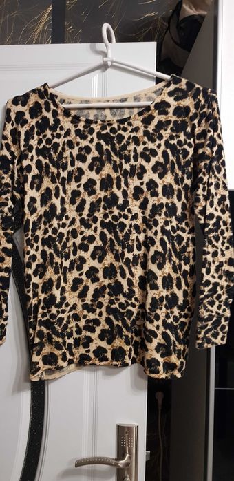 Продавам летни блузки на марката Desigual