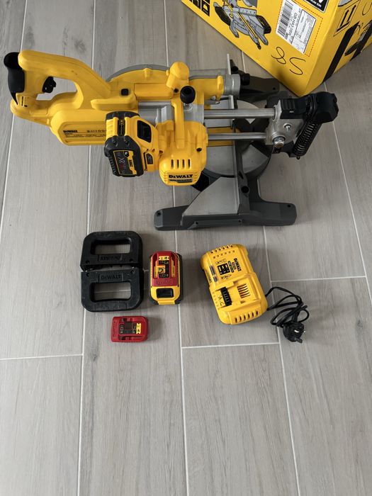 Circular Dewalt DCS 777T2