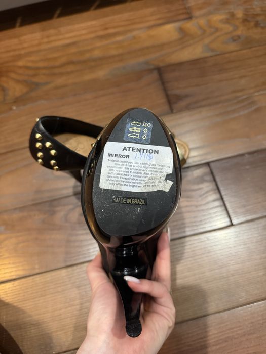 туфли на высоком каблуке с шипами