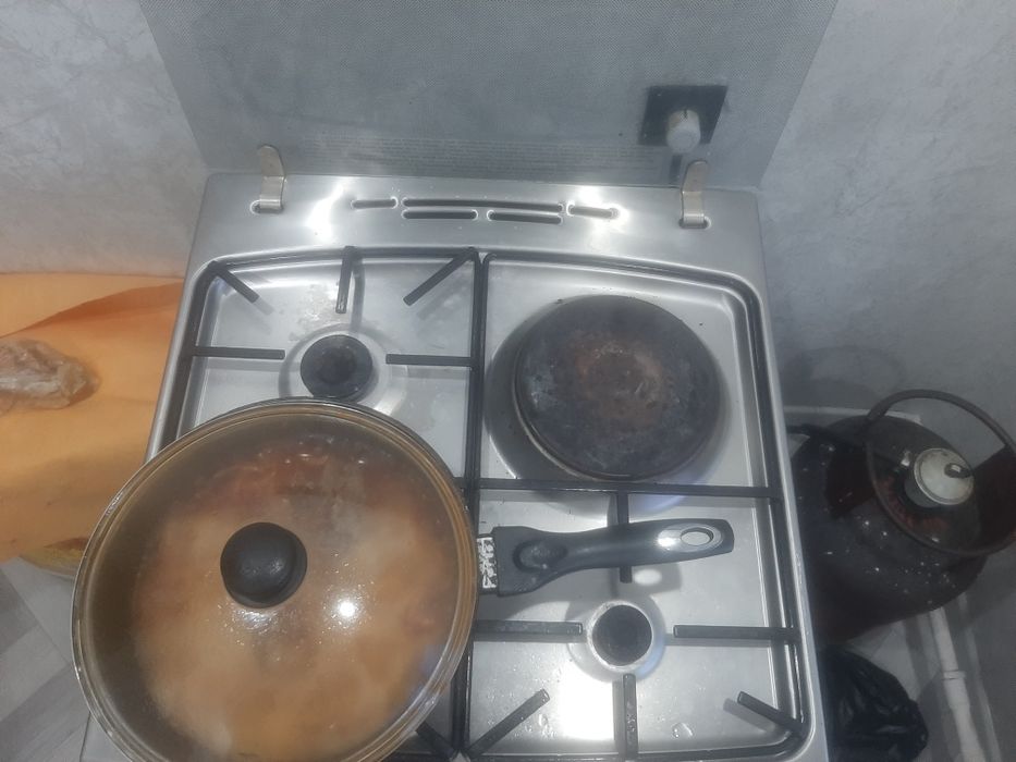 Продам газовую плиту