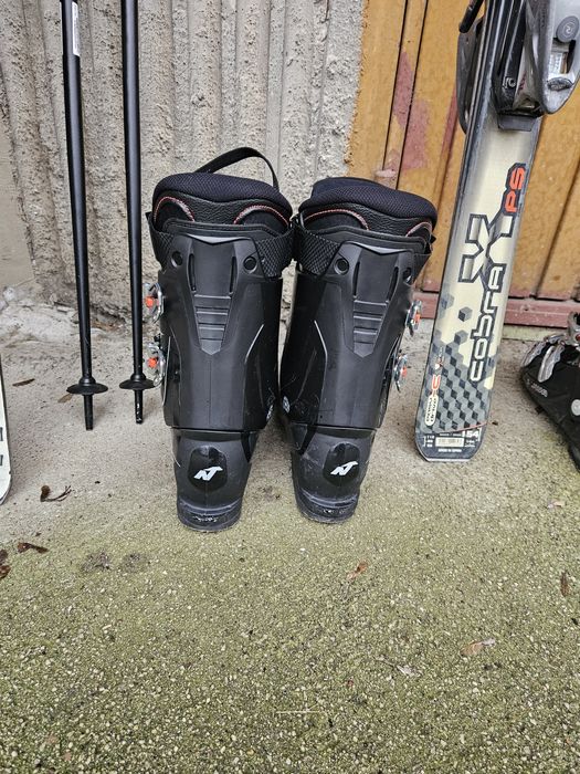 Ски, ски обувки и щеки