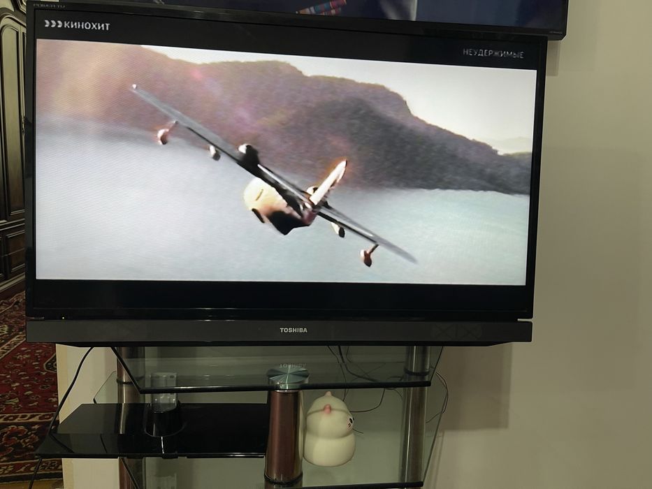 Продаю телевизор Toshiba, 43 дюйма. Не Smart.