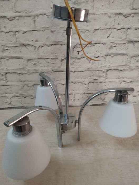 Продам светильники люстры