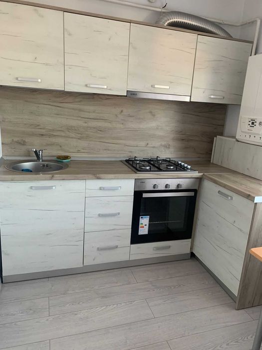 Inchiriez apartament pe termen lung str. CERNA