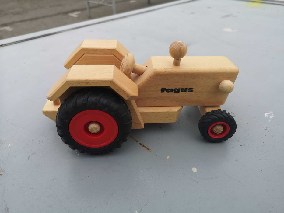 jucarie din lemn de fag, tractor