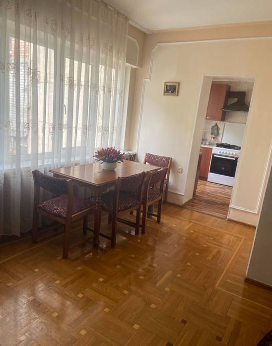 1 xonali kvartira bor Buyuk Ipak Yoʻli metrosi yaqinida