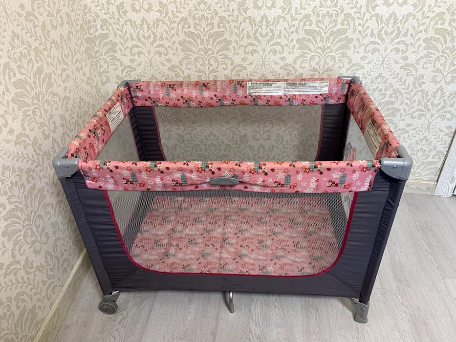 Детский манеж на колёсиках