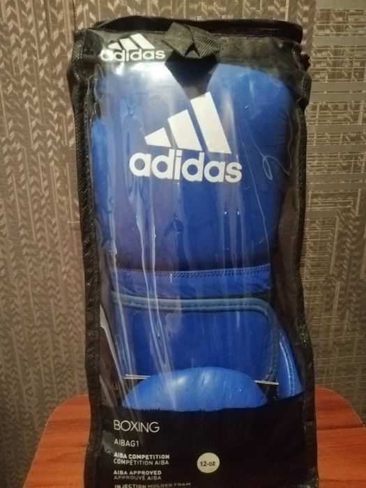 Боксерские перчатки