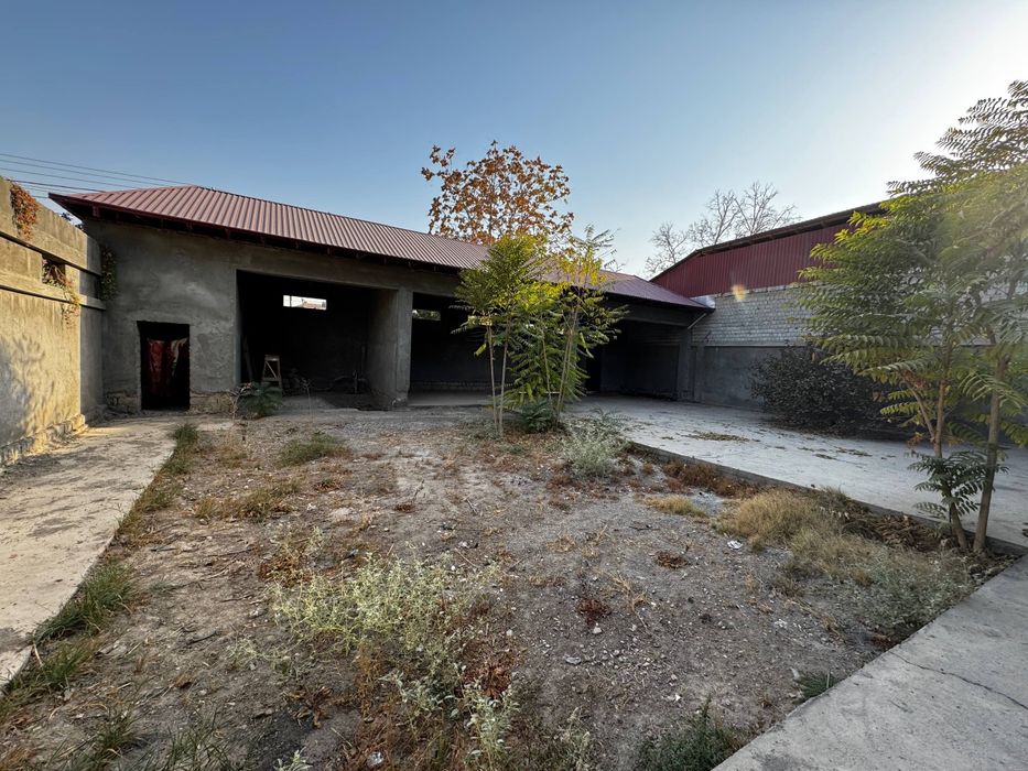 1-линия 6 соток 440 м² 2х этажный 6 комнат недалеко от Акмал Балык