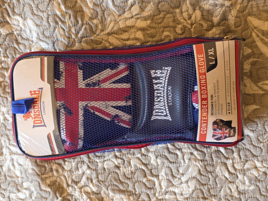 Нови боксови ръкавици Lonsdale