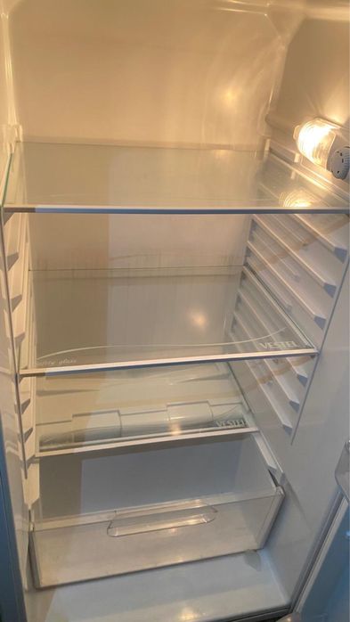 холодилник  продам срочна робает