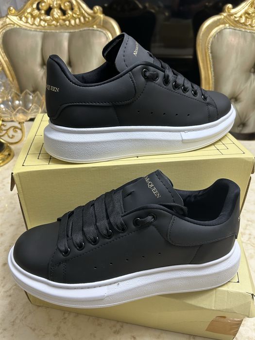 Adidasi Alexander McQueen nou