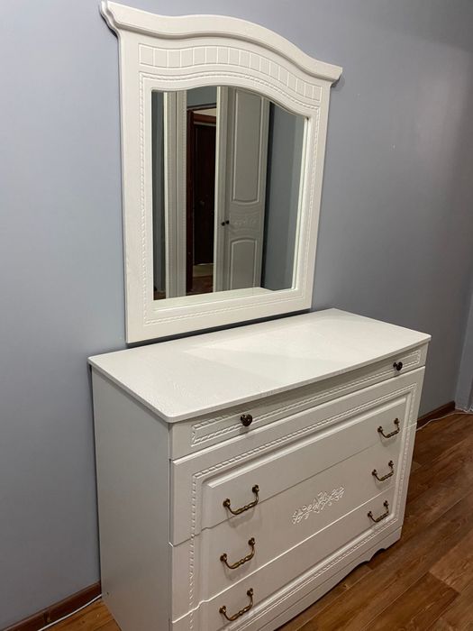 Продам спальный гарнитур с матрасом