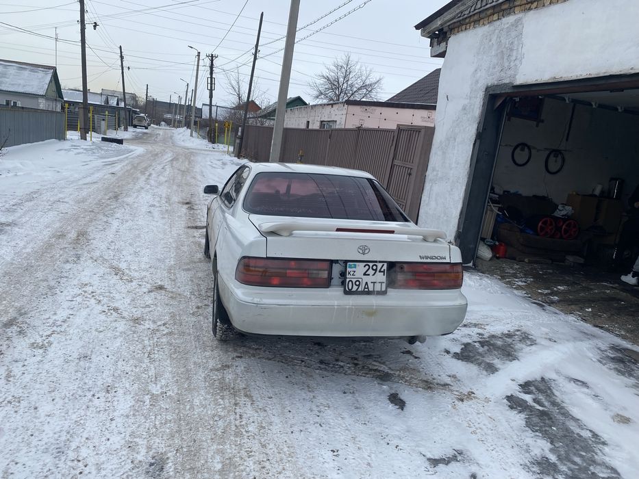 Тайота виндом на уверенном ходу