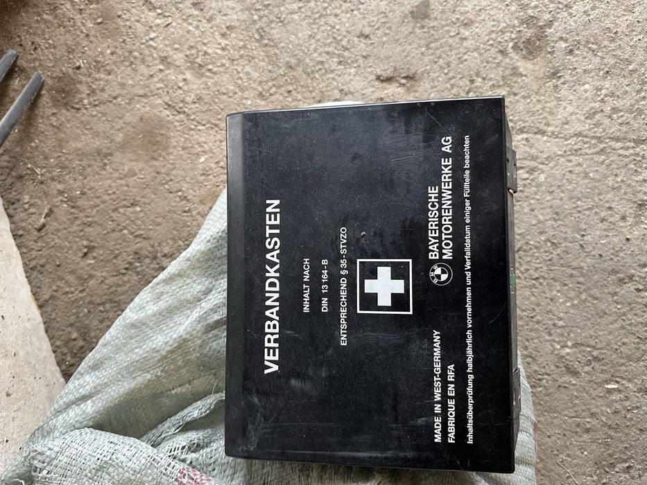 Аптечка оригинал от BMW E34 без наполнения