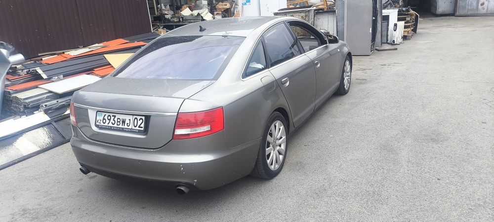 Audi A6 quattro 3.2