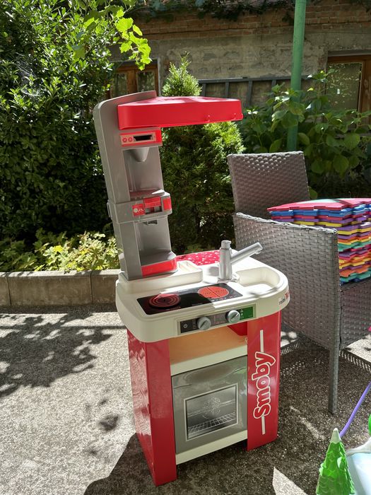 Много на брой детски играчки