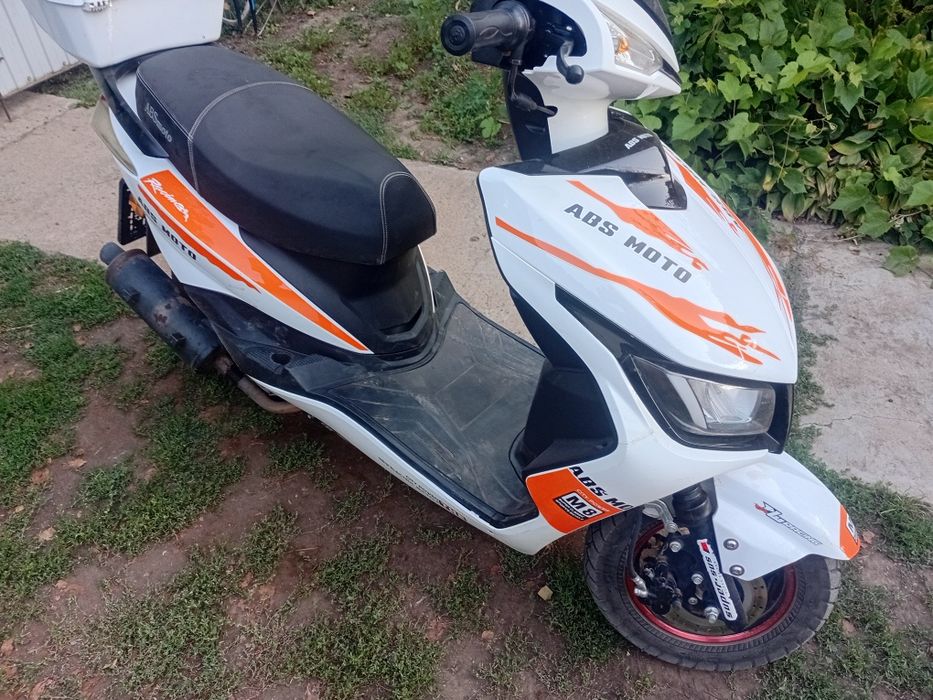 Продам скутер срочно.