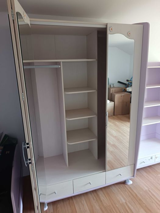 Обзавеждане за детска стая - легло, трикрилен гардероб и етажерка