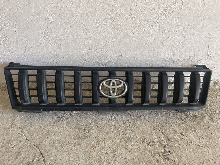 Продавам решетка за Toyota Land Cruiser 90/95