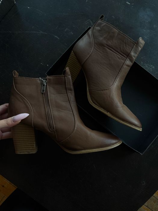 Дамски боти с висок ток