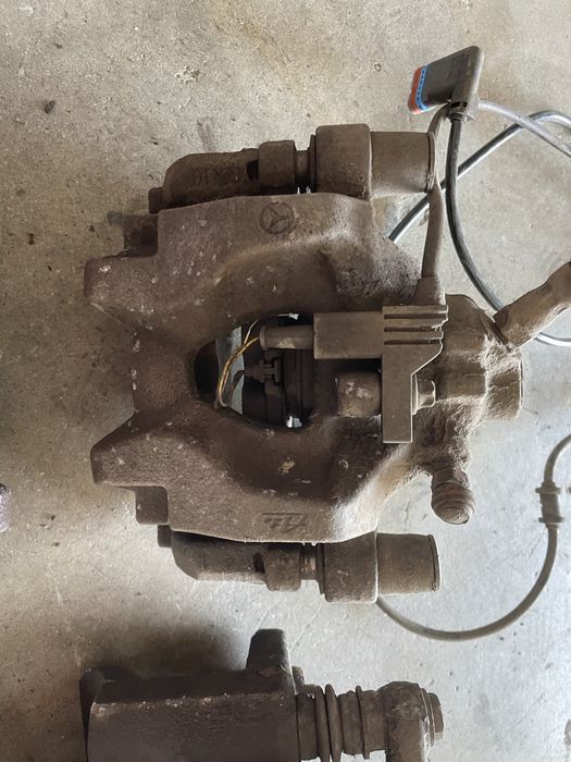 Etrier frana stanga / dreapta spate Mercedes w204 w212 e class