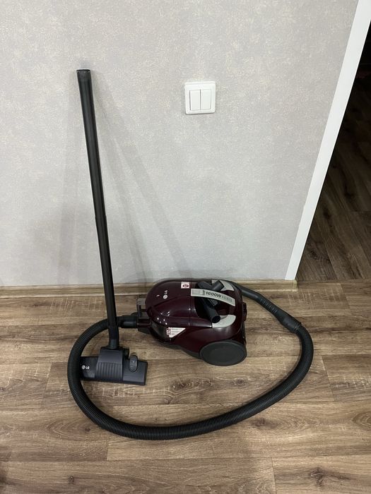 Продам Пылесос LG