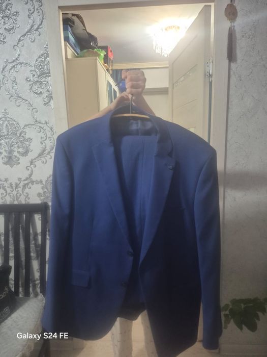 Продается костюм