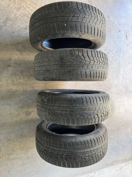 Зимни гуми 4 броя 205/55/17  HANKOOK