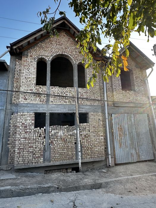 ibn sino karobka uy sotiladi novostroyka karobka xolatda