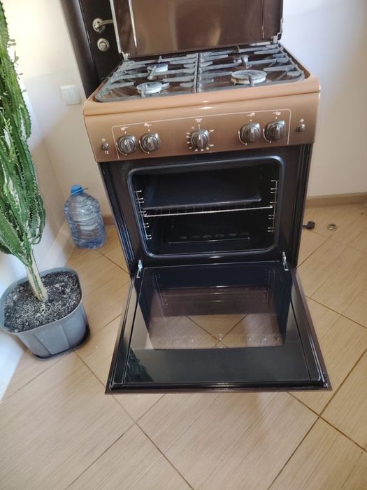 Продам газовую плиту Гефест