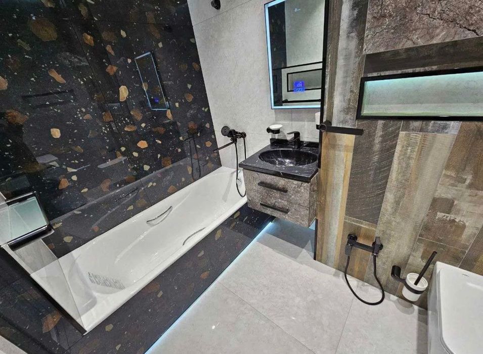 Улица Тараса Шевченко и Сдается 4-х комнатная квартира