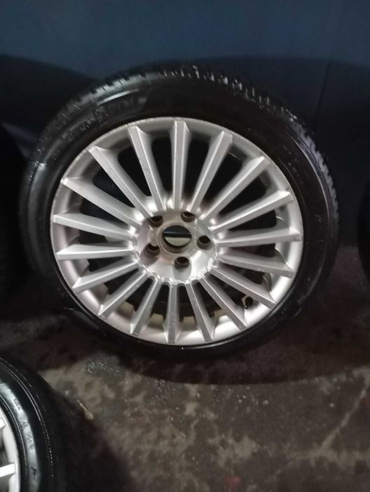 Гуми и джанти 225/55/17 зимни.