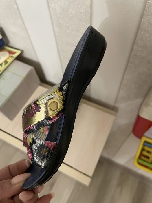 Продам детские шлепки