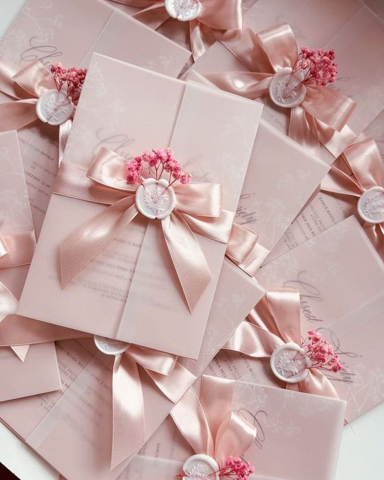 Ръчно изработени дигитални и хартиени покани