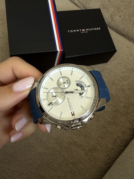 Часовник Tommy Hilfiger