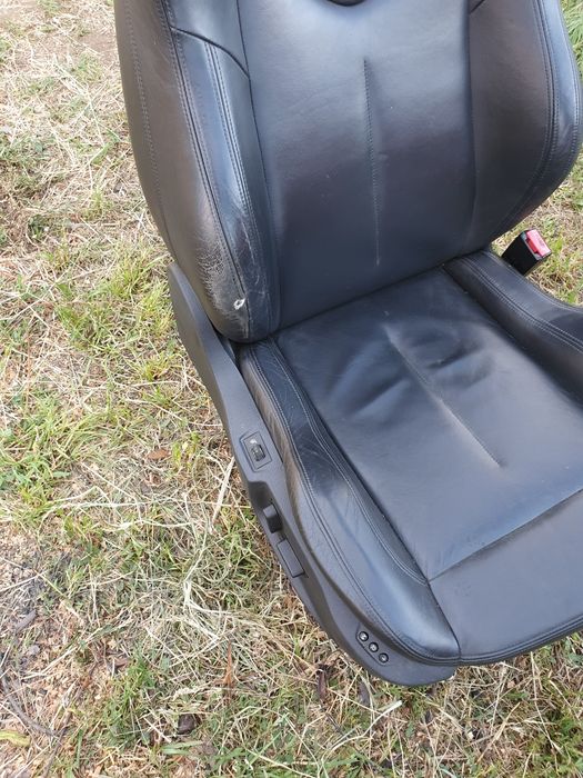 Interior scaune sport din piele cotiera boxe plafon Peugeot RCZ