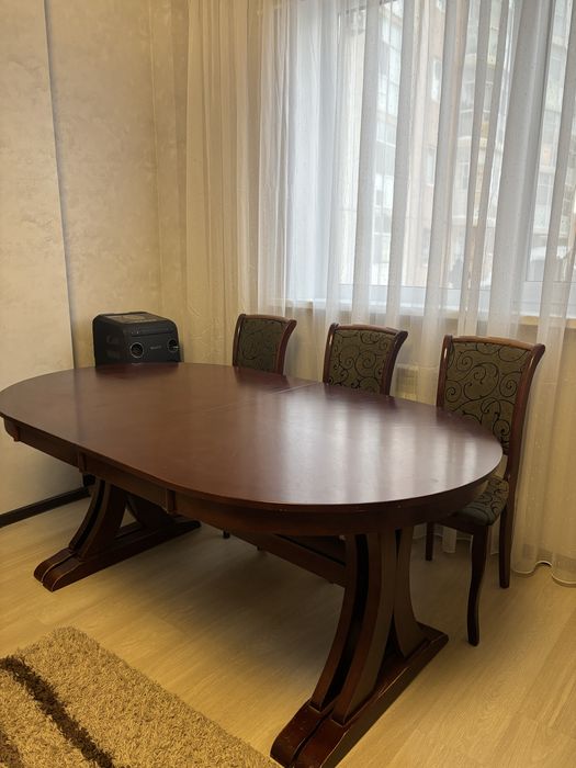 Стол и 8 стульев