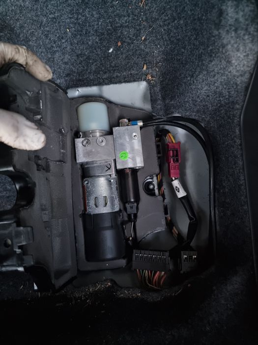 Pompa porbagaj electric Mercedes W221 S class S320 S500 A2218000148