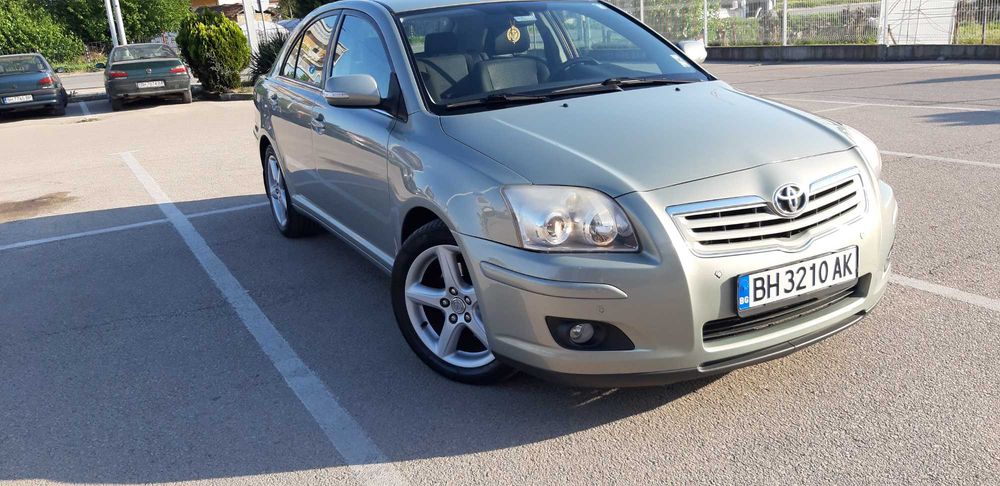 Продавам Тойота Авенсис