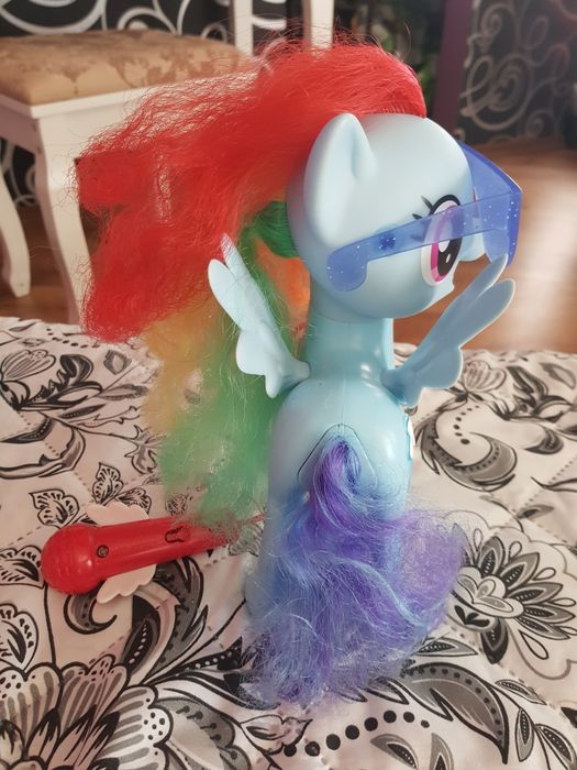 Пони с микрофон