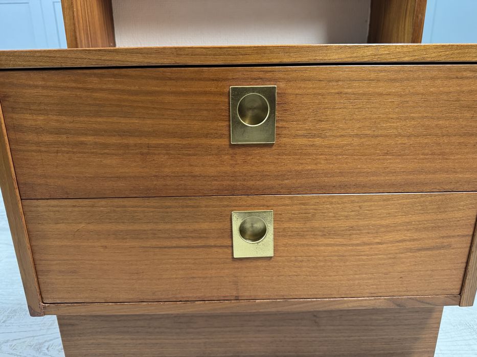 Шкаф скрин с надстройка от 60-те Р236