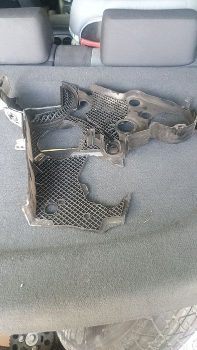 Пластмасов капак за агренаж вътрешен от към двигателя