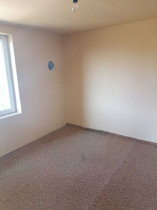 1833-Продава се едноетажна къща в село Ясеновец.