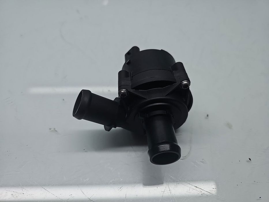 Pompa recirculare apa Volkswagen Golf 7 (5G) [Fabr 2014-prezent] 5Q096