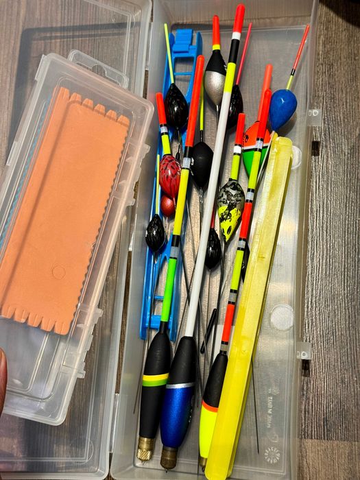 Лот от чисто нови риболовни принадлежности/въдици/макари/примамки