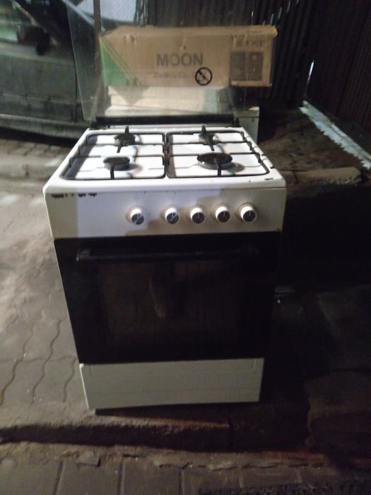 Продам газовую плиту