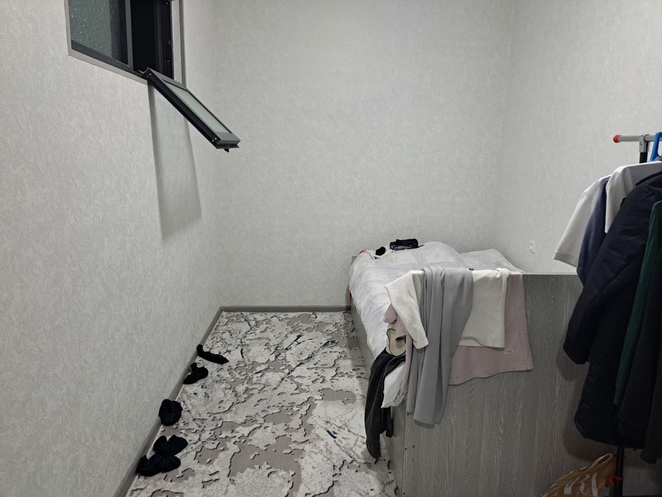 Kvartira sotiladi. Jizzax Vokzalda joylashgan. 8 qavat