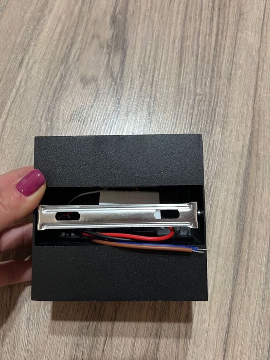 Външен LED Аплик „Куб“ – Черен, водоустойчив