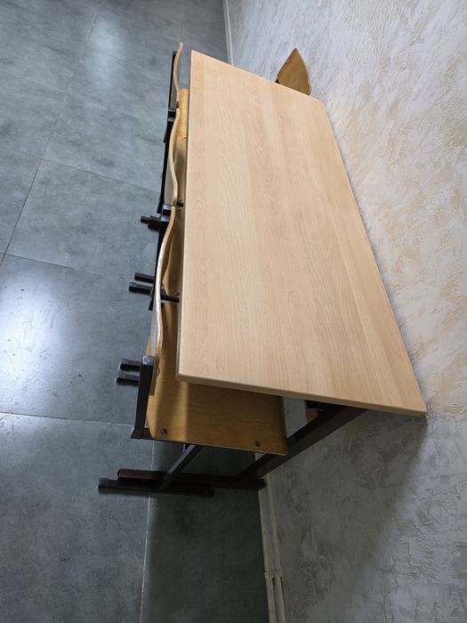 Парта и стулья как новый